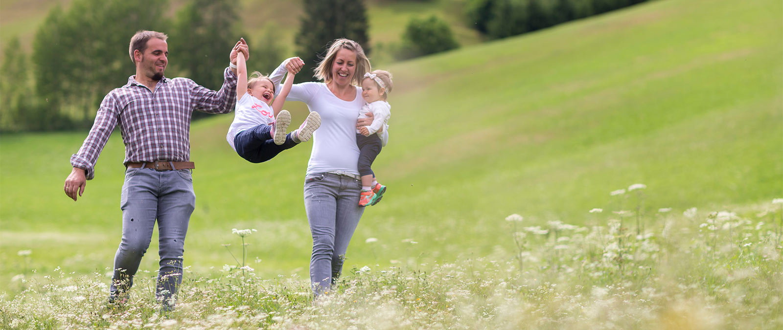 I genitori giocano con i loro bambini - Waidacherhof